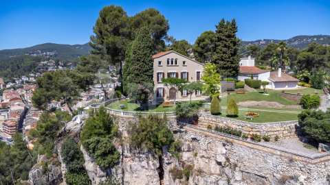 Exclusiva Villa con Masía más 3 viviendas y vistas panorámicas -25