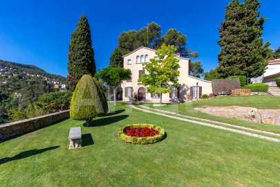 Exclusiva Villa con Masía más 3 viviendas y vistas panorámicas -38