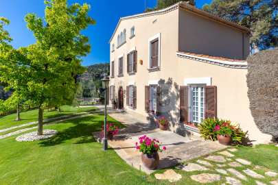 Exclusiva Villa con Masía más 3 viviendas y vistas panorámicas -41