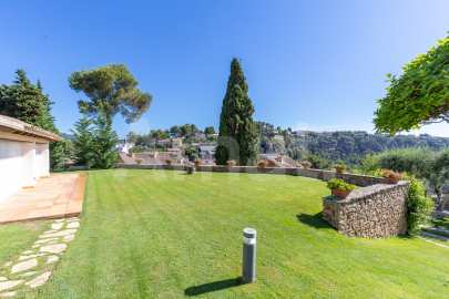 Exclusiva Villa con Masía más 3 viviendas y vistas panorámicas -43
