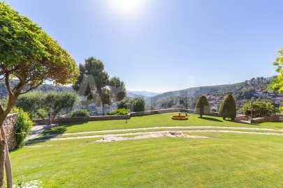 Exclusiva Villa con Masía más 3 viviendas y vistas panorámicas -44
