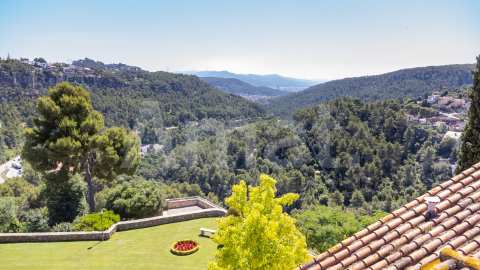 Exclusiva Villa con Masía más 3 viviendas y vistas panorámicas -46