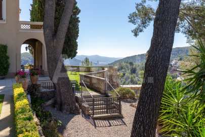 Exclusiva Villa con Masía más 3 viviendas y vistas panorámicas -48