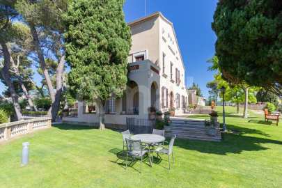 Exclusiva Villa con Masía más 3 viviendas y vistas panorámicas -53
