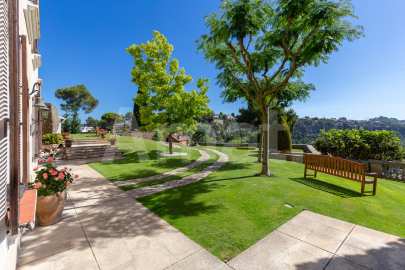 Exclusiva Villa con Masía más 3 viviendas y vistas panorámicas -56