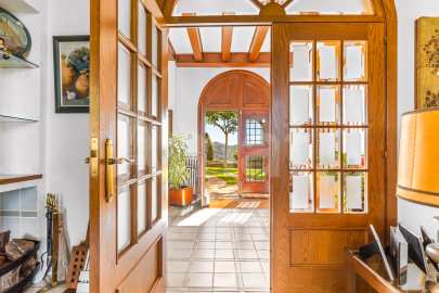 Exclusiva Villa con Masía más 3 viviendas y vistas panorámicas -59