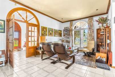 Exclusiva Villa con Masía más 3 viviendas y vistas panorámicas -61
