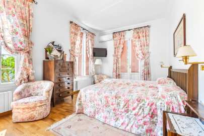 Exclusiva Villa con Masía más 3 viviendas y vistas panorámicas -68