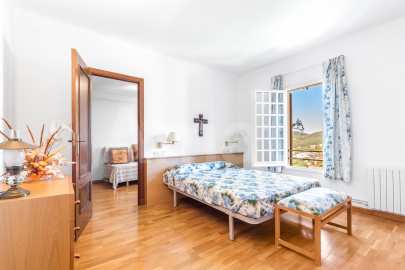 Exclusiva Villa con Masía más 3 viviendas y vistas panorámicas -75