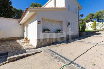Exclusiva Villa con Masía más 3 viviendas y vistas panorámicas -78