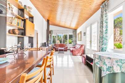 Exclusiva Villa con Masía más 3 viviendas y vistas panorámicas -81