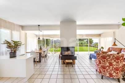 Exclusiva Villa con Masía más 3 viviendas y vistas panorámicas -90