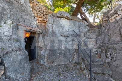 Exclusiva Villa con Masía más 3 viviendas y vistas panorámicas -98