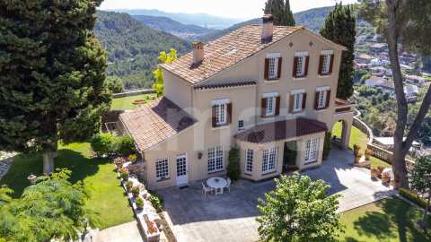 Exclusiva Villa con Masía más 3 viviendas y vistas panorámicas -99