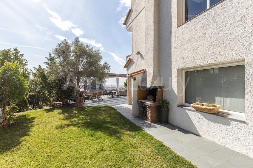 Elegance & Serenity in a residential area. -4