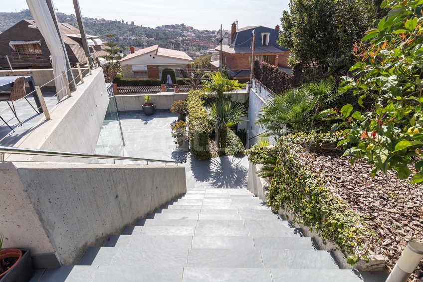 Elegance & Serenity in a residential area. -5