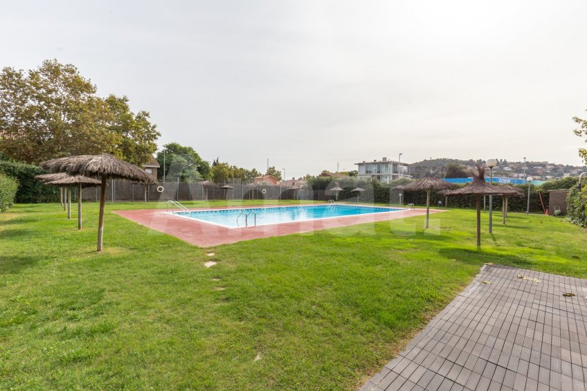 Casa adossada, amb fantàstica zona comunitària -2