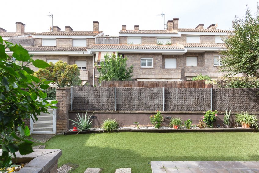 Casa adossada, amb fantàstica zona comunitària -35