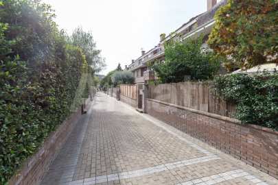 Casa adossada, amb fantàstica zona comunitària -6