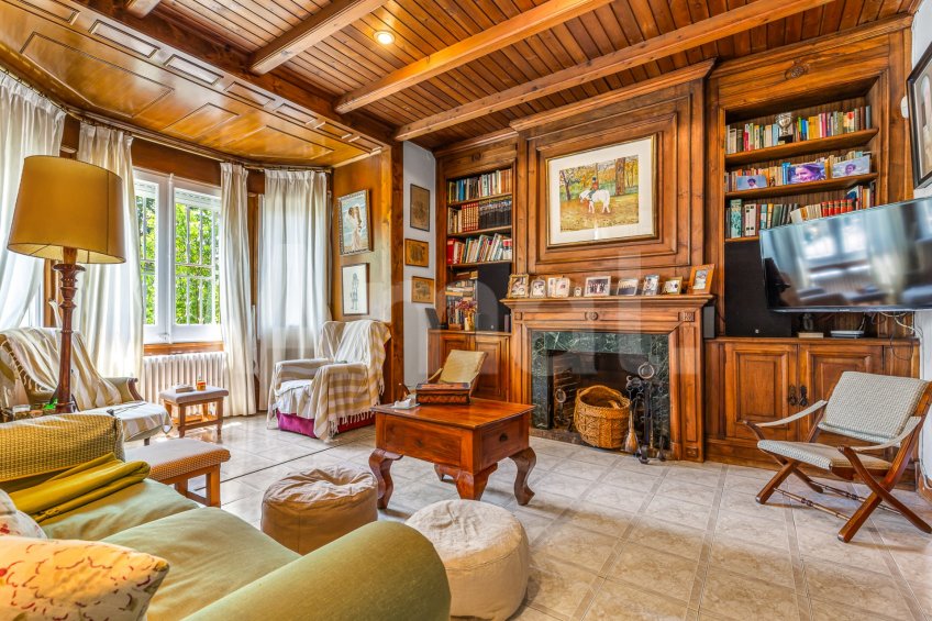 Elegante casa de estilo clásico en Sant Cugat -16