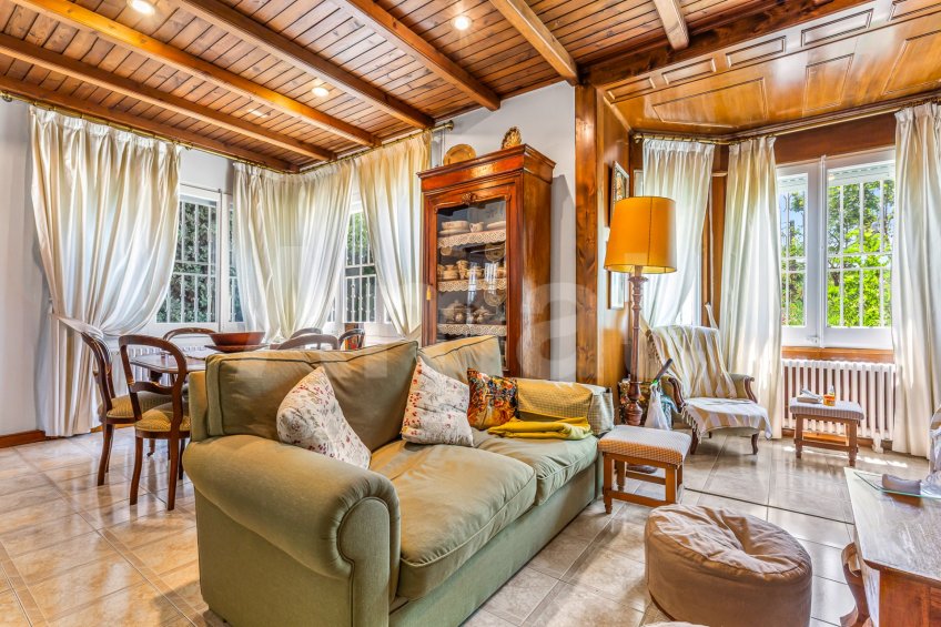 Elegante casa de estilo clásico en Sant Cugat -20