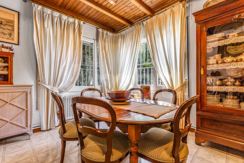 Elegante casa de estilo clásico en Sant Cugat -21