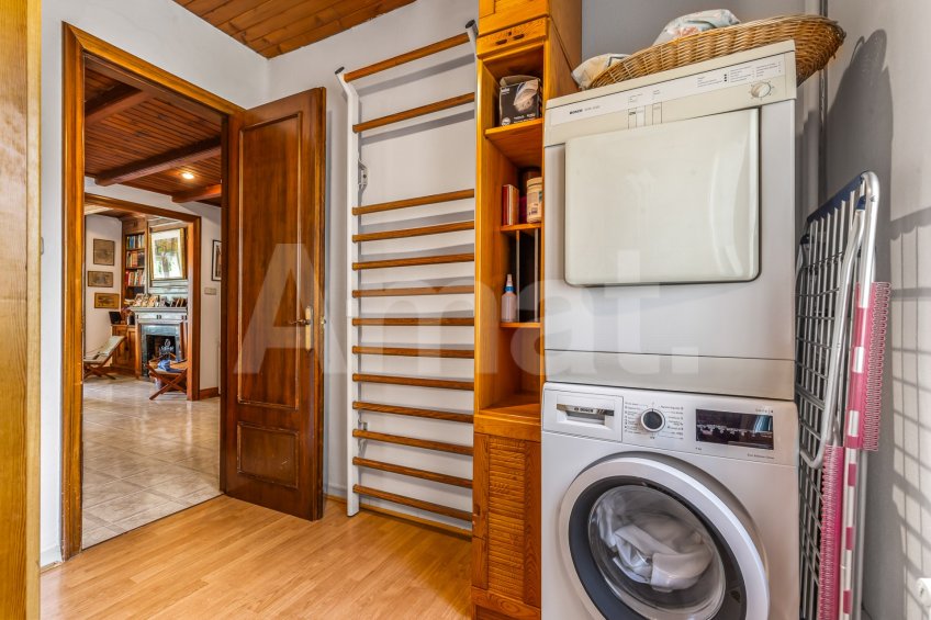 Elegante casa de estilo clásico en Sant Cugat -26