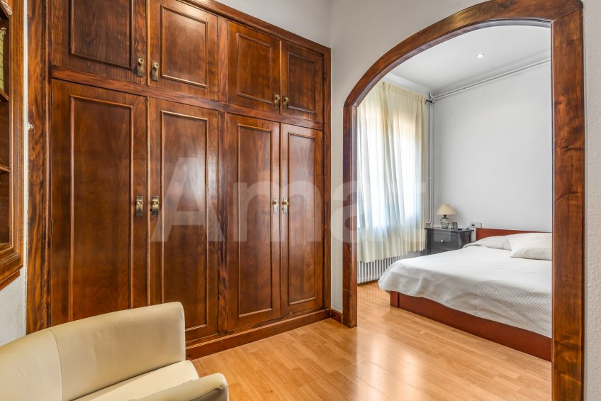 Elegante casa de estilo clásico en Sant Cugat -27