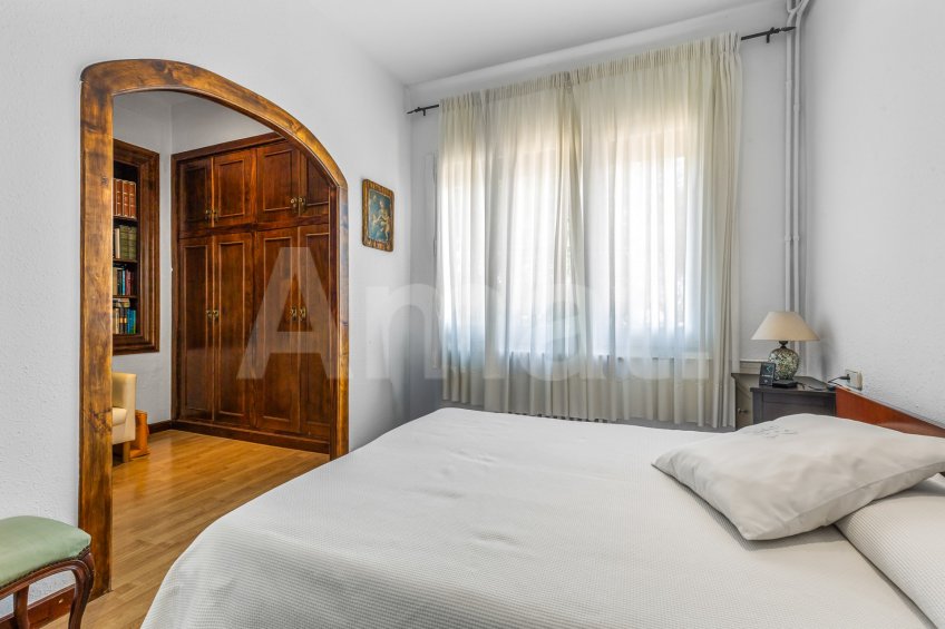 Elegante casa de estilo clásico en Sant Cugat -28