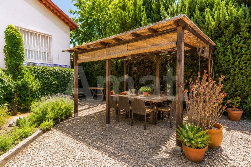 Elegante casa de estilo clásico en Sant Cugat -3