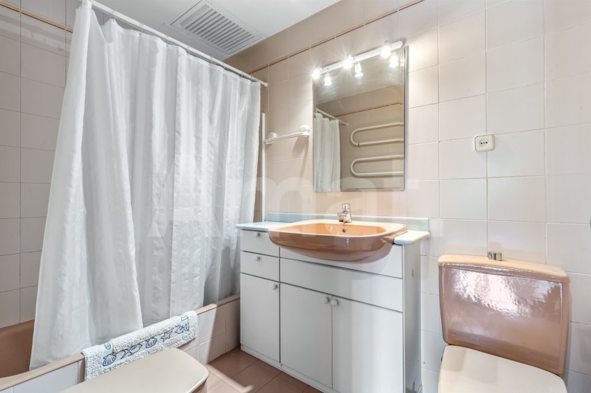 Elegante casa de estilo clásico en Sant Cugat -32