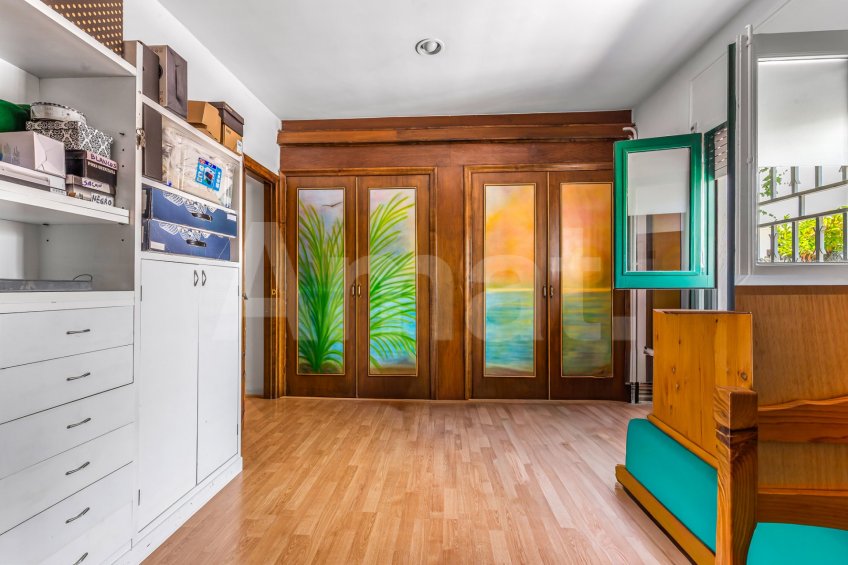 Elegante casa de estilo clásico en Sant Cugat -34