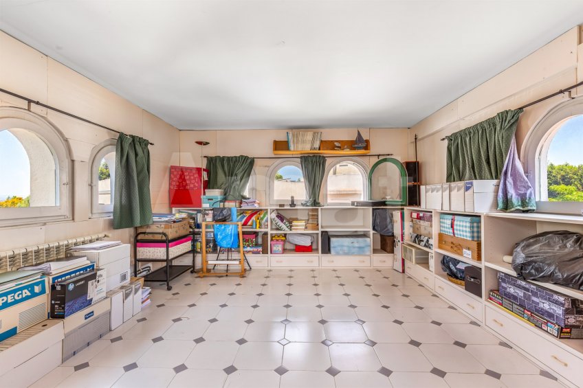Elegante casa de estilo clásico en Sant Cugat -41