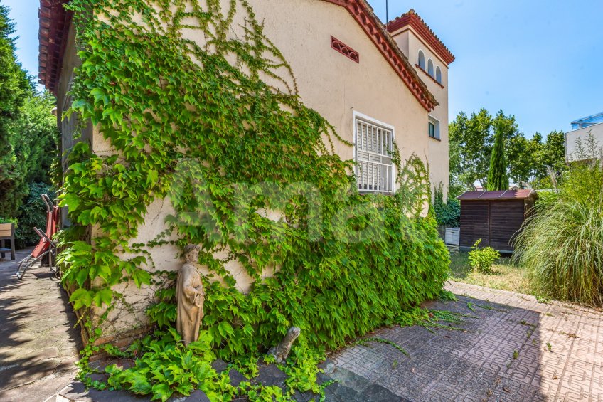 Elegante casa de estilo clásico en Sant Cugat -51