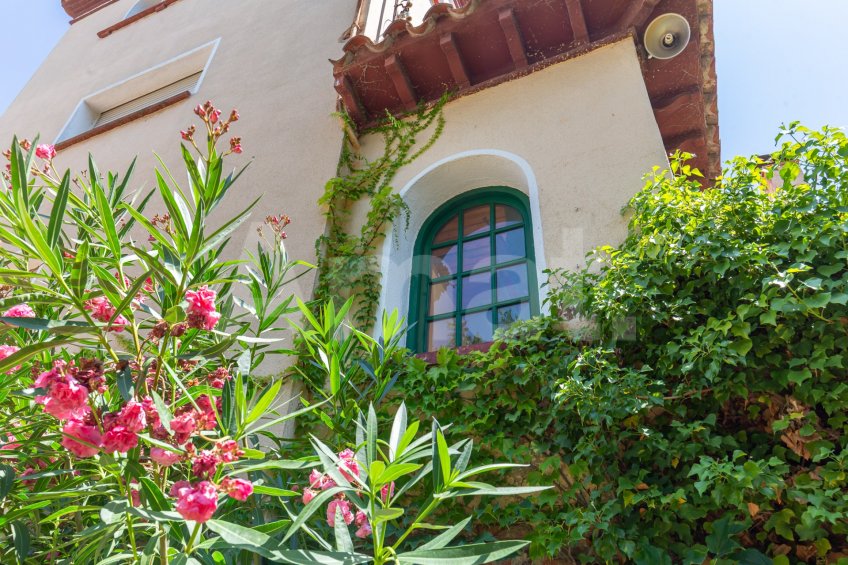 Elegante casa de estilo clásico en Sant Cugat -8