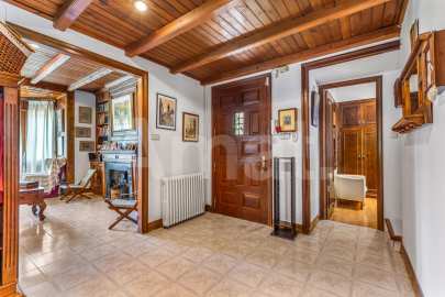 Elegante casa de estilo clásico en Sant Cugat -12