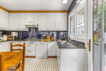 Elegante casa de estilo clásico en Sant Cugat -23