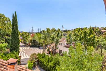 Elegante casa de estilo clásico en Sant Cugat -44