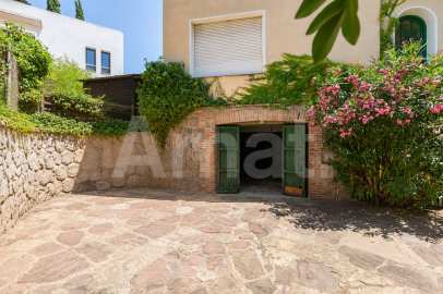 Elegante casa de estilo clásico en Sant Cugat -46