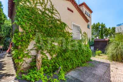 Elegante casa de estilo clásico en Sant Cugat -51