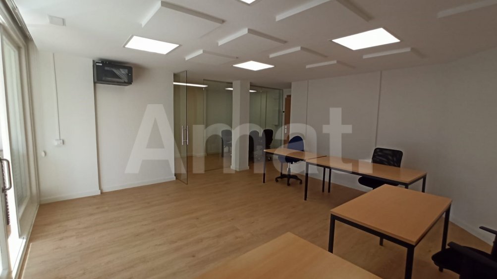 ¡Oficina reformada en zona privilegiada! -3