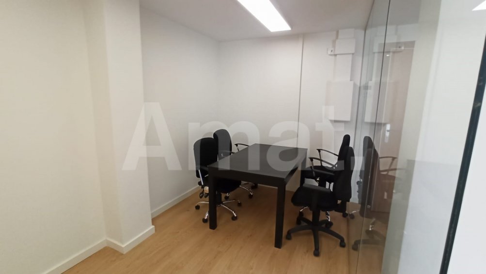 ¡Oficina reformada en zona privilegiada! -4