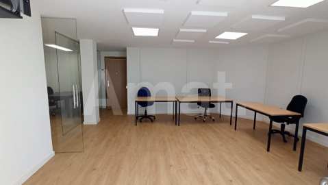 ¡Oficina reformada en zona privilegiada! -2