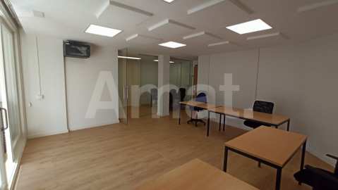 ¡Oficina reformada en zona privilegiada! -3
