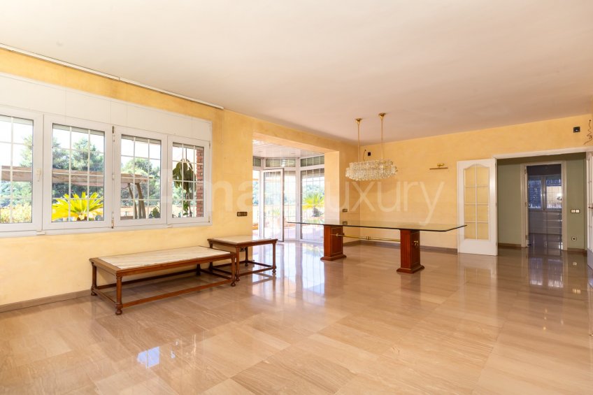 Spectacular villa with pool and squash, next to the Golf -11