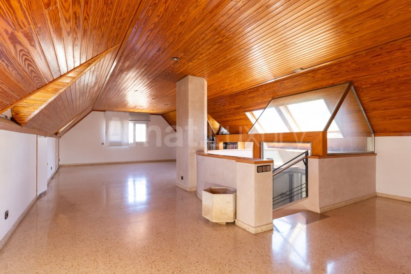 Spectacular villa with pool and squash, next to the Golf -45