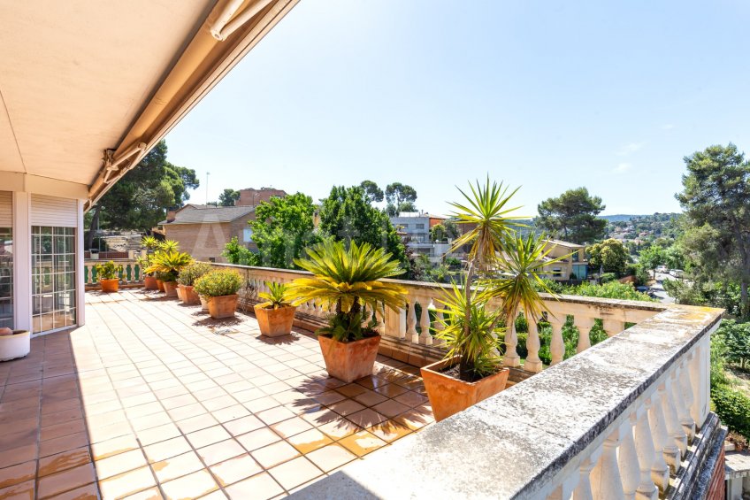 Spectacular villa with pool and squash, next to the Golf -48