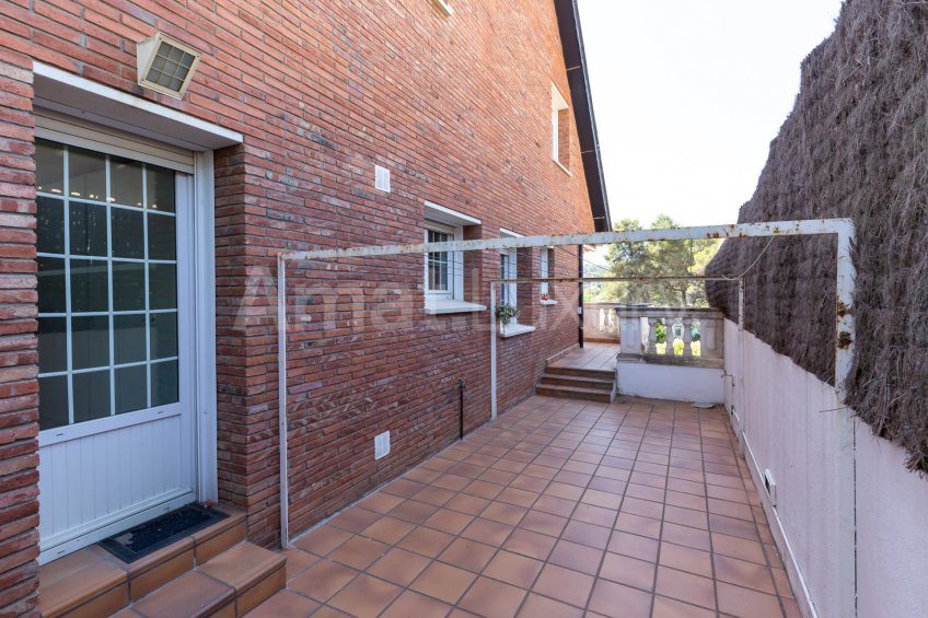 Spectacular villa with pool and squash, next to the Golf -60