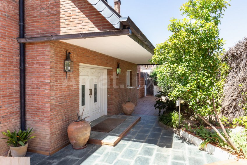 Spectacular villa with pool and squash, next to the Golf -64
