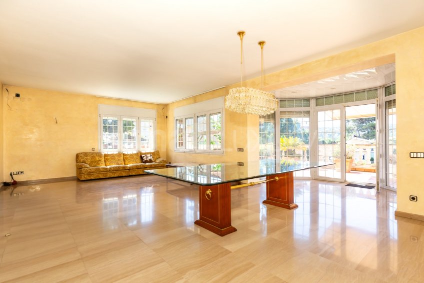 Spectacular villa with pool and squash, next to the Golf -8